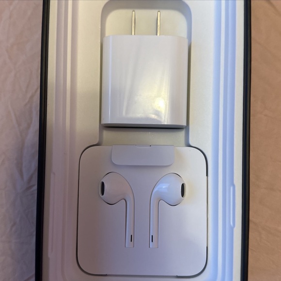 Midnight Green iPhone 11 Pro Max - Picture 6 of 9